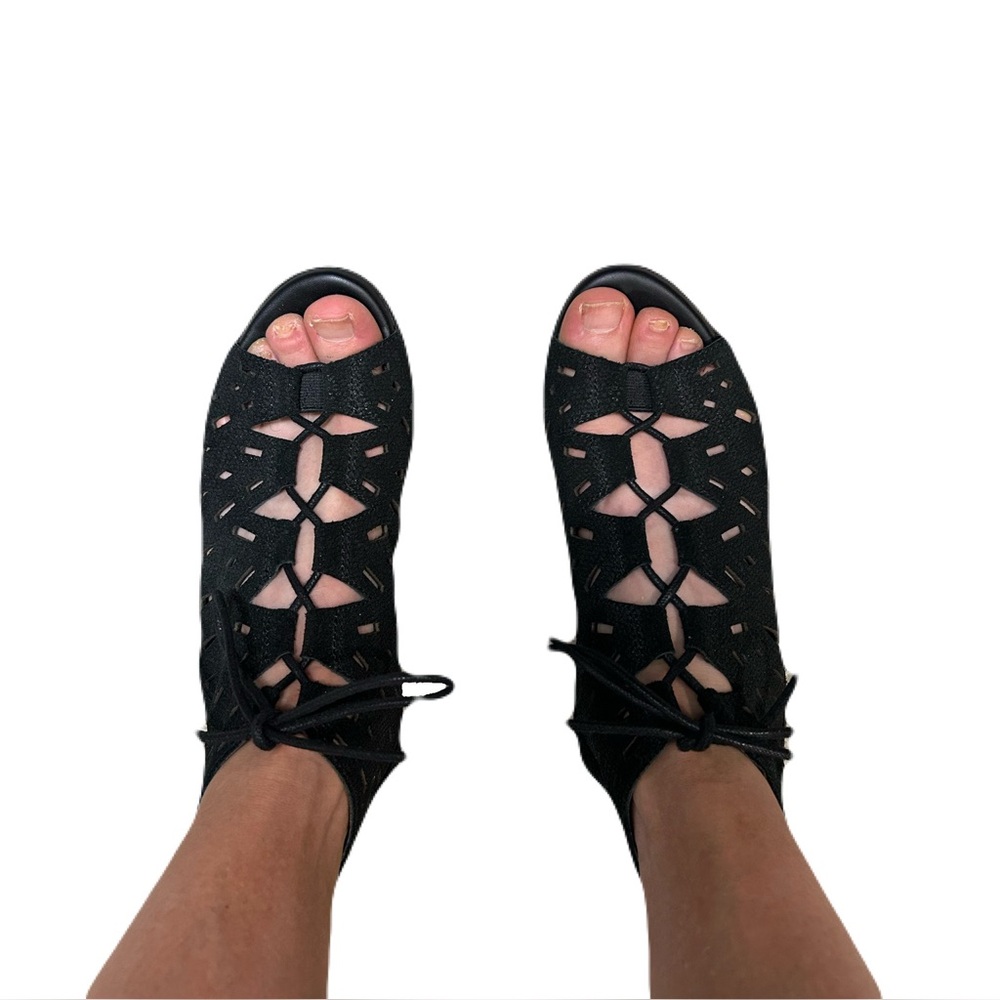 Earth Daylily Black Wedge Sandals with Cutout Design - Picture 3 of 10
